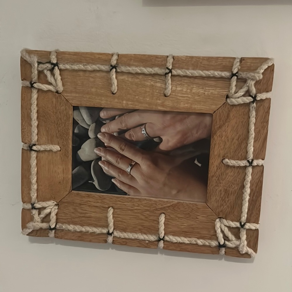 Hanging photo frame